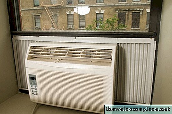 Como fazer um ar condicionado de janela caber em uma janela grande