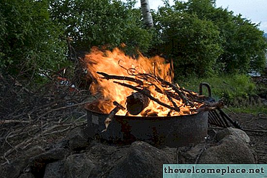 Cómo hacer madera resistente al fuego