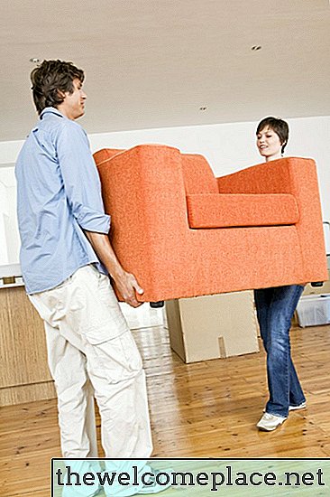 Hur man flyttar tunga möbler på övervåningen