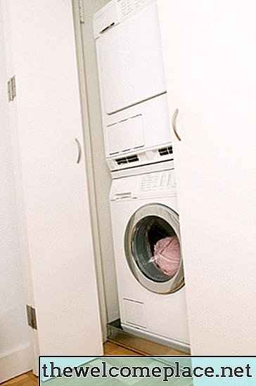 Sådan flyttes en stablet vaskemaskine og tørretumbler