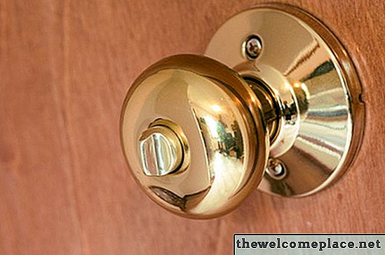 Kako odpreti kopalniška vrata, ko gumb vrat ne bo deloval