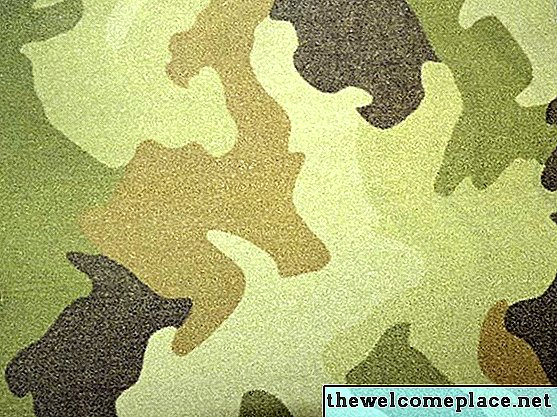 Hoe camouflage op een muur te schilderen