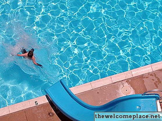 Како бојити клизаче базена од фибергласа