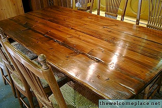 Cómo pulir muebles de madera con lana de acero