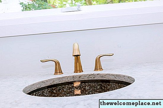 Comment positionner les robinets avec des éviers sous le comptoir