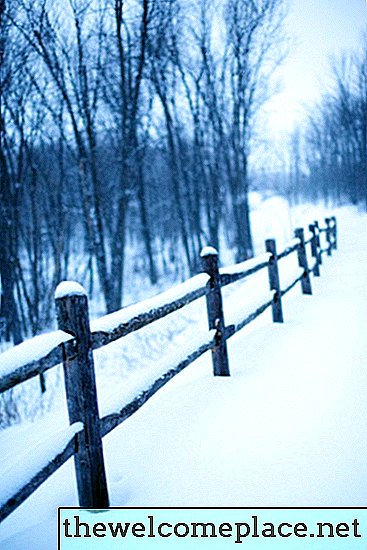 Comment verser du béton pour les poteaux de clôture par temps froid