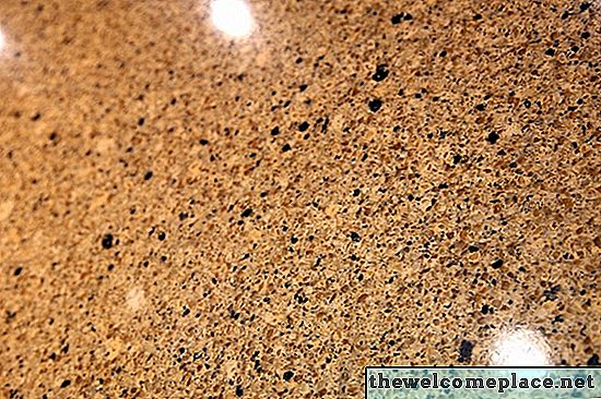 Cómo evitar astillar los bordes de una encimera de granito