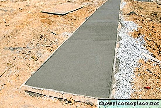 Cómo proteger el concreto recién vertido de la lluvia