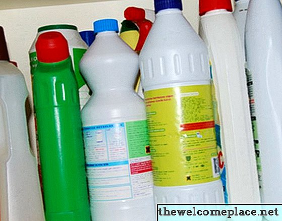 Cómo reciclar botellas de detergente para ropa