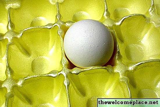 発泡スチロールの卵のカートンをリサイクルする方法