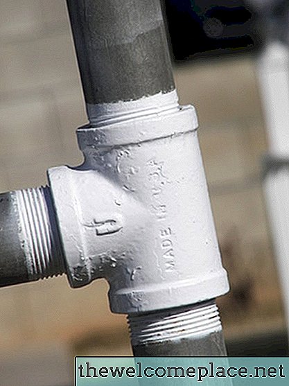 Reduzieren von Wasserschlägen in einem PVC-Rohr