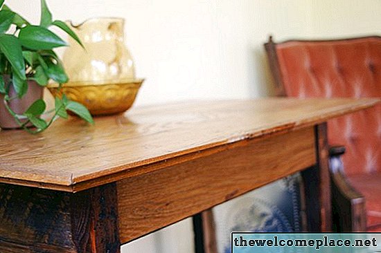 Comment enlever l'adhésif des meubles en bois