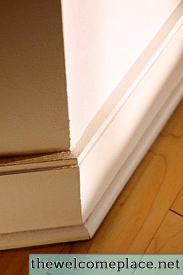 كيفية إزالة الألواح من جدران الجص
