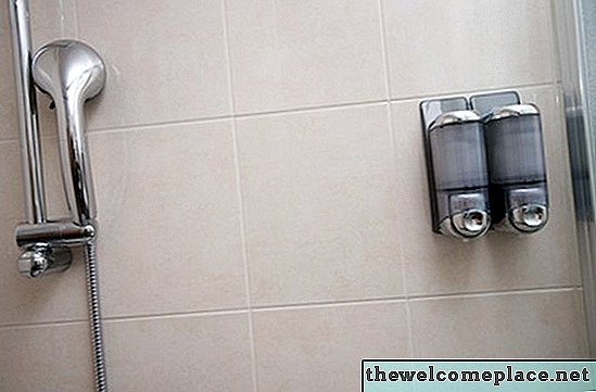 Cum să îndepărtați mucegaiul negru într-un duș