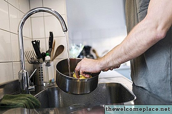 كيفية إزالة السكر المحروق من وعاء