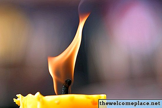 Kaip pašalinti žvakių vašką iš plytų