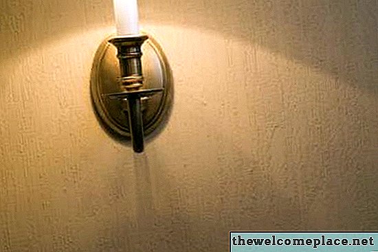 Kako odstraniti vosek iz sveč iz poslikanih sten