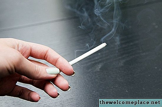 Kako odstraniti vonj po cigareti z lesenega pohištva