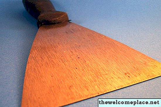 Hogyan lehet eltávolítani a kétoldalas szőnyegszalagot a szőnyegről