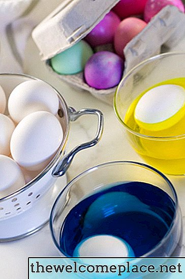 Jak odstranit potravinářské barvivo z pult