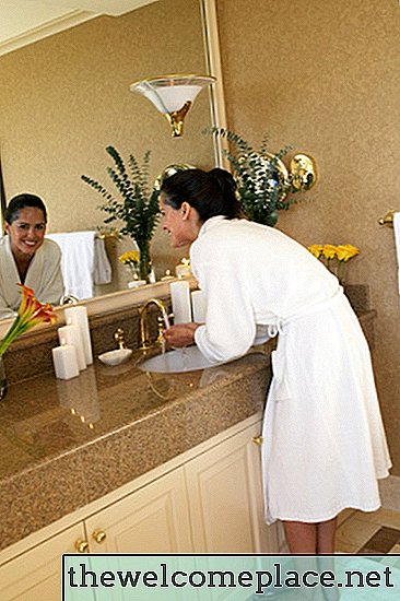 Hogyan távolítsuk el a ragasztott alátét fürdőszoba mosogatót a márványból