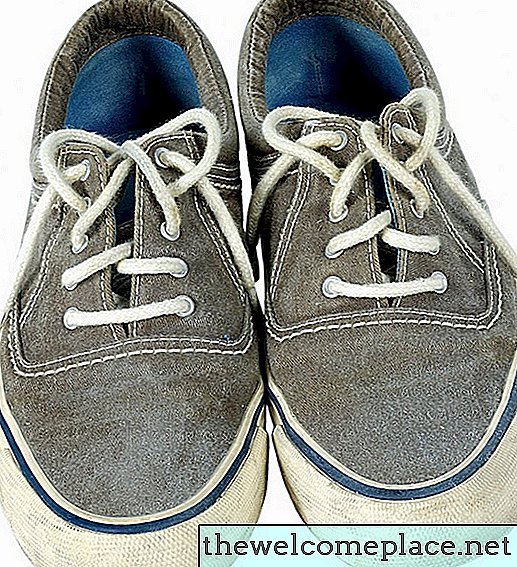 Cara Hapus Jean Stains From Canvas Sneakers