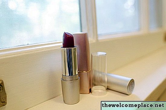 Cara Menghilangkan Lipstik dari Jendela Kaca
