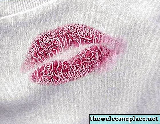 Cara Menghilangkan Noda Lipstik Dari Poliester