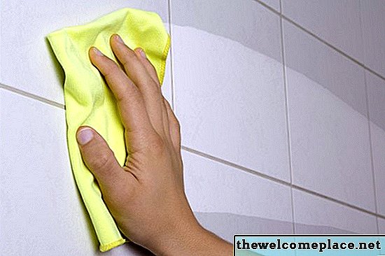 Comment enlever la moisissure du coulis des carreaux de douche