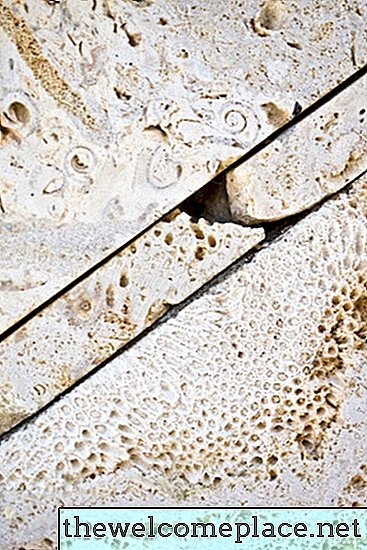 Comment enlever les taches de moisissure du calcaire