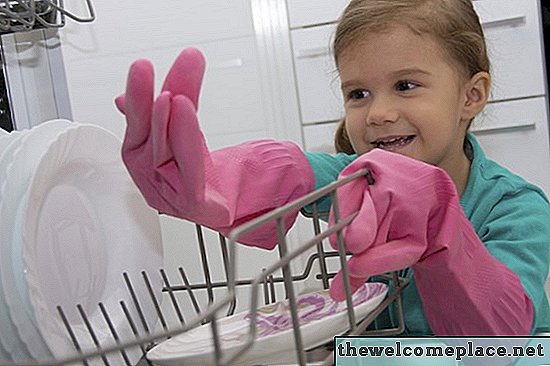 Ako odstrániť zápach z umývačky riadu