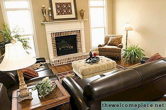 Como remover odores de um sofá de couro