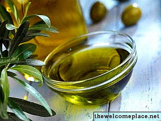 Sådan fjernes olivenolie fra tæppet