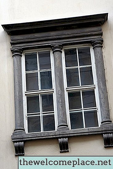 Een Pella Thermopane-venster verwijderen