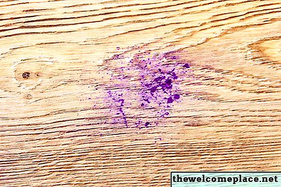 Jak usunąć fioletowy podkład PVC z podłogi winylowej
