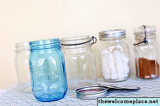 Hoe roestvlekken van glazen potten te verwijderen