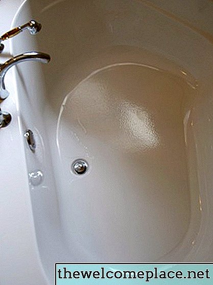 كيفية إزالة الخدوش من حوض الاستحمام