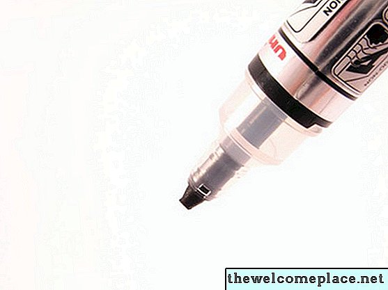 Comment supprimer Sharpie Ink de vêtements et de draps