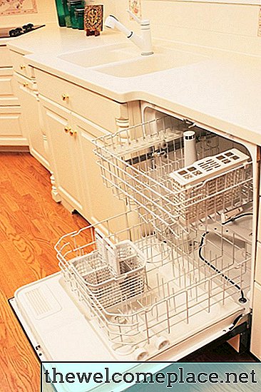 Як вийняти розпилювач з посудомийної машини Whirlpool