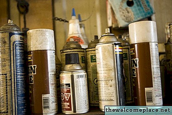 Cómo quitar la pintura en aerosol de madera