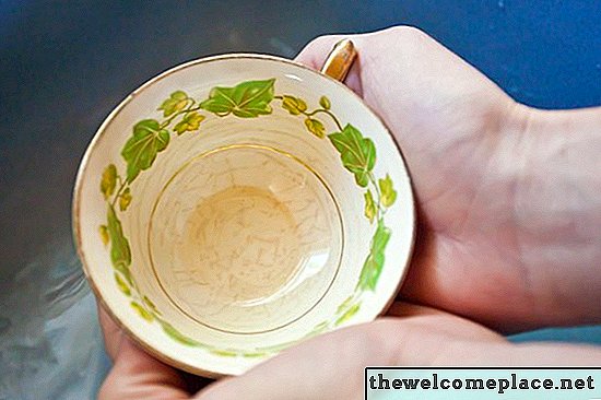 Como remover manchas em Crazing em pratos de porcelana
