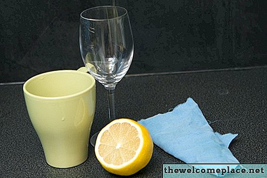 كيفية إزالة البقع مع عصير الليمون