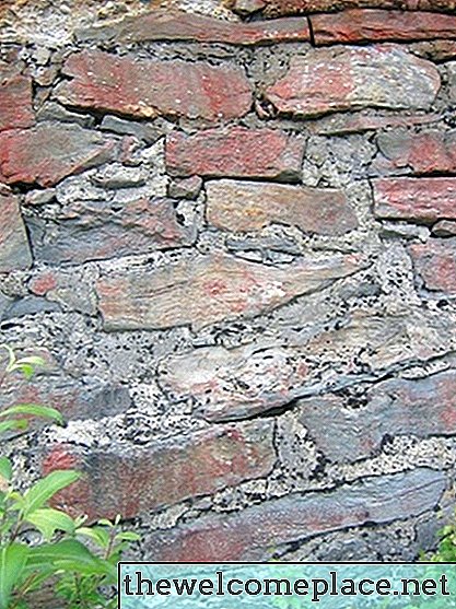 Cómo quitar un muro de piedra
