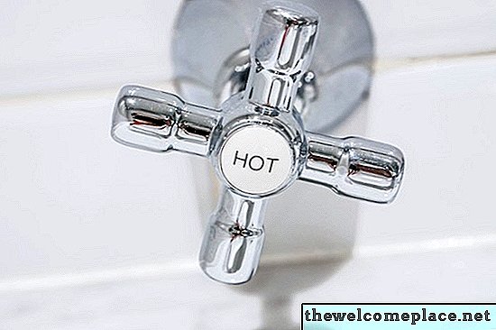 Cum să îndepărtați un mâner de la robinetul de baie înțepată