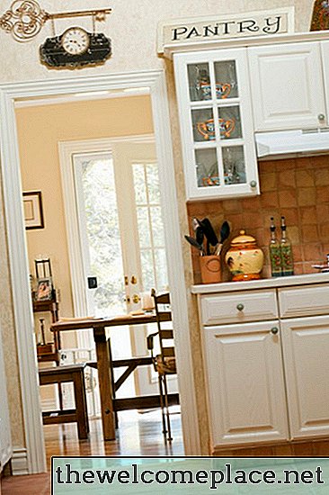 Kako odstraniti nihajna vrata v kuhinji