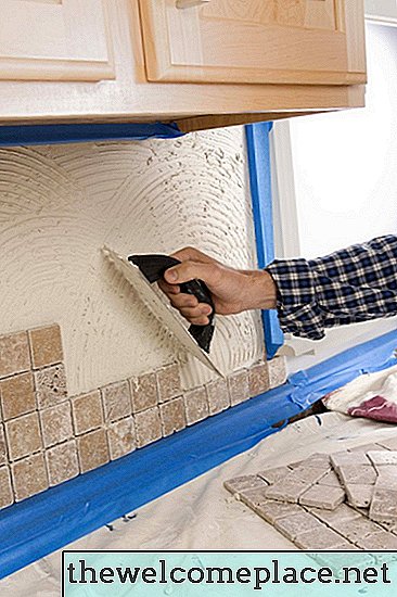 Cómo quitar el mortero de azulejos de las líneas de lechada