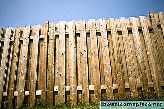 Comment enlever les panneaux de clôture en bois