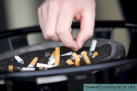 Cum puteți repara o ardere de țigară pe vinil