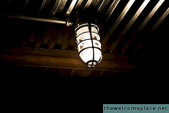 Как да ремонтирате мигаща таванска светлина