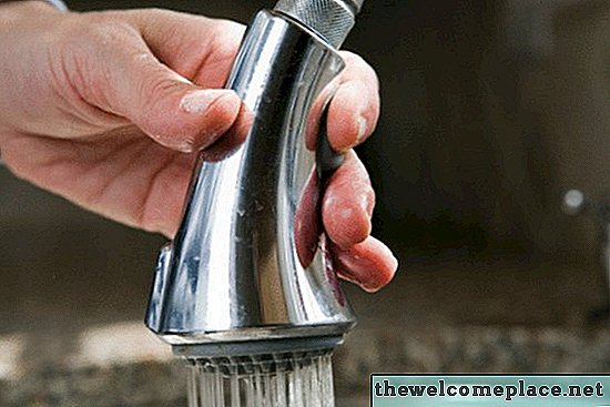 Comment réparer une poignée de pulvérisation de robinet Grohe